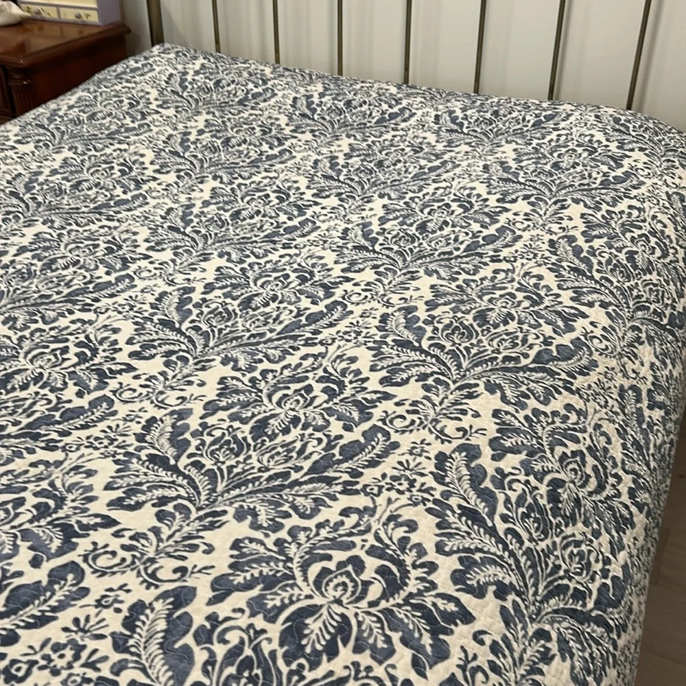 Queen sized reversible blue and white quilt/coverlet